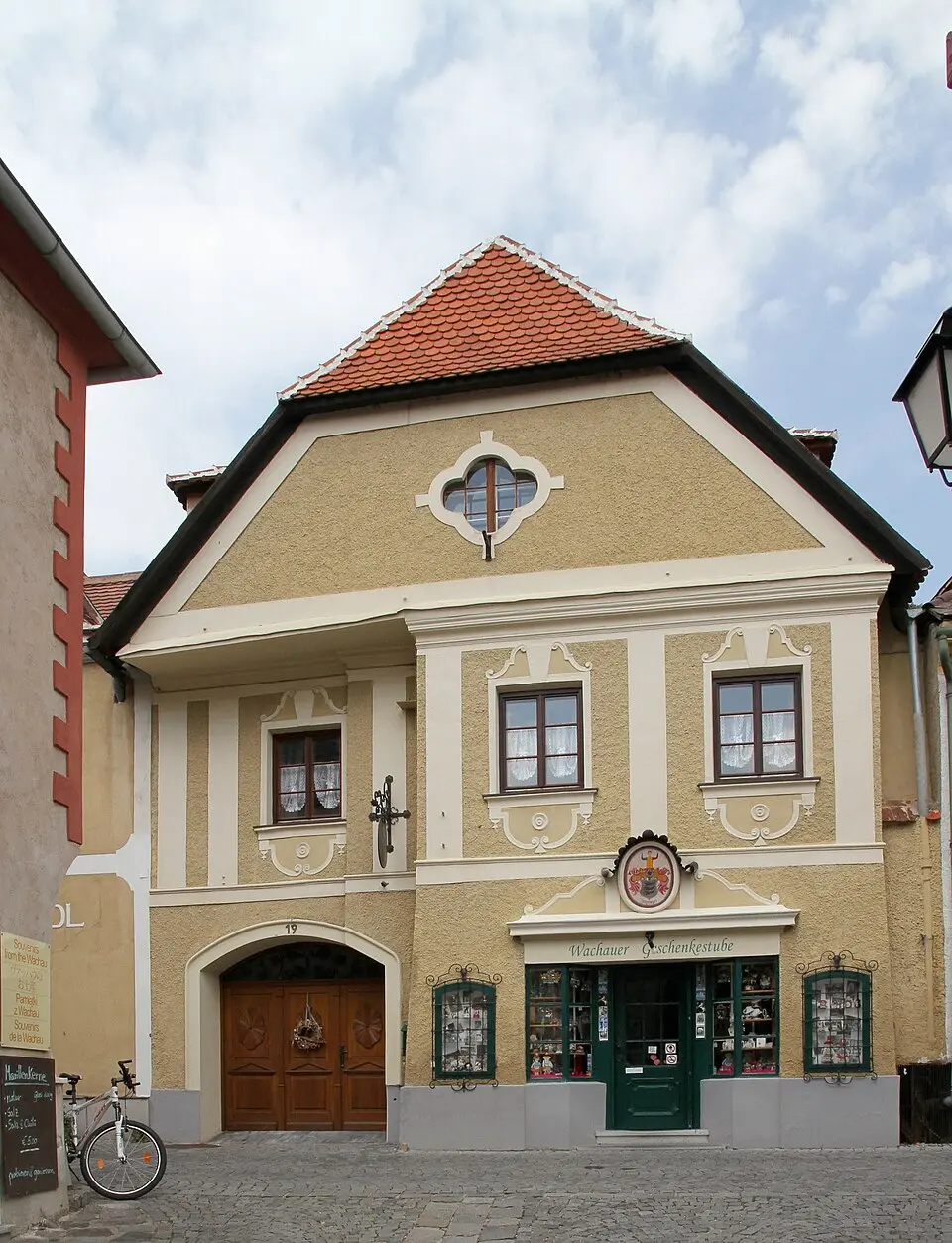 Image: C.Stadler/Bwag · CC BY-SA 3.0 Bürgerhaus und Stadtmauerteil