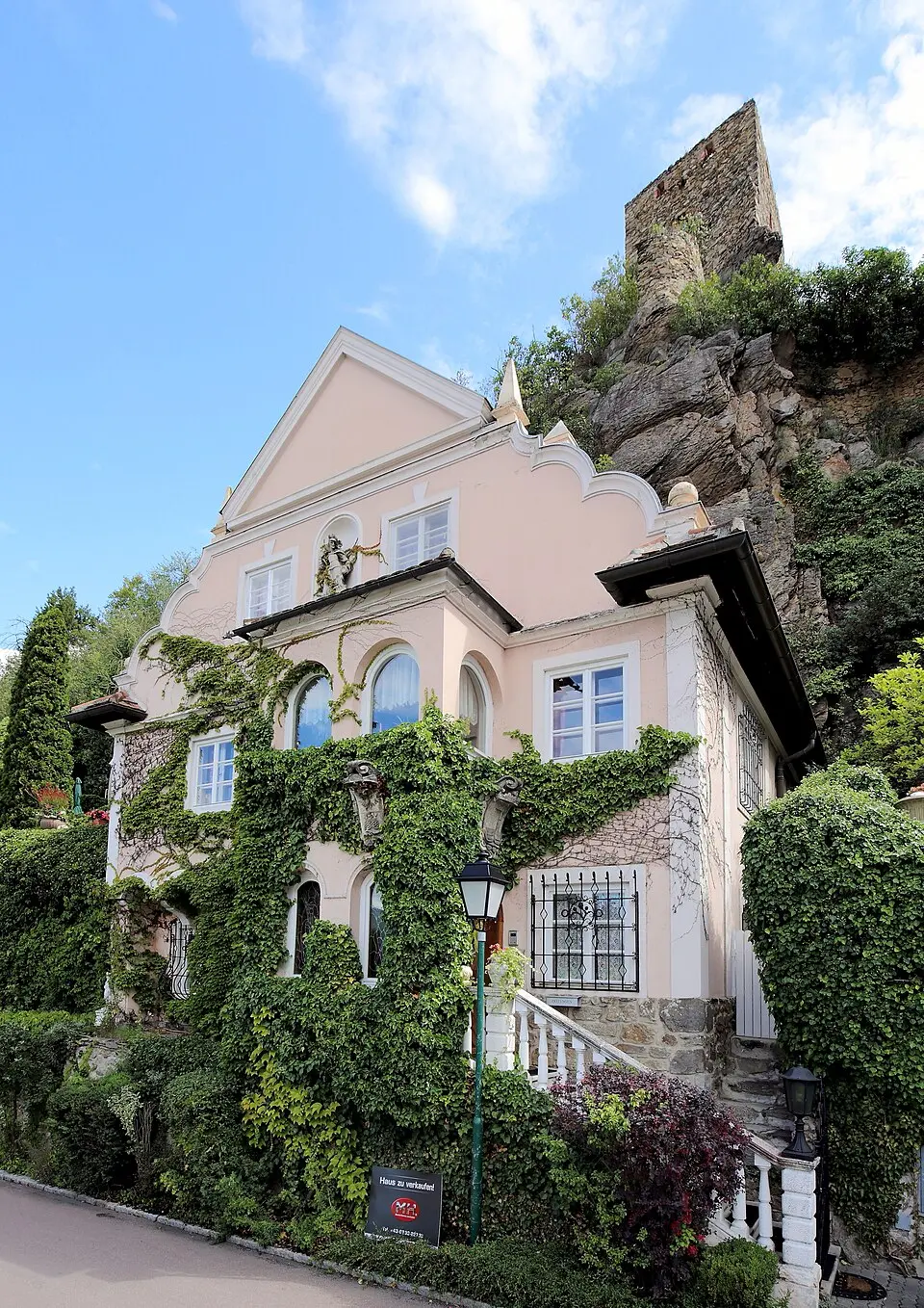 Villa mit Hauszeichen