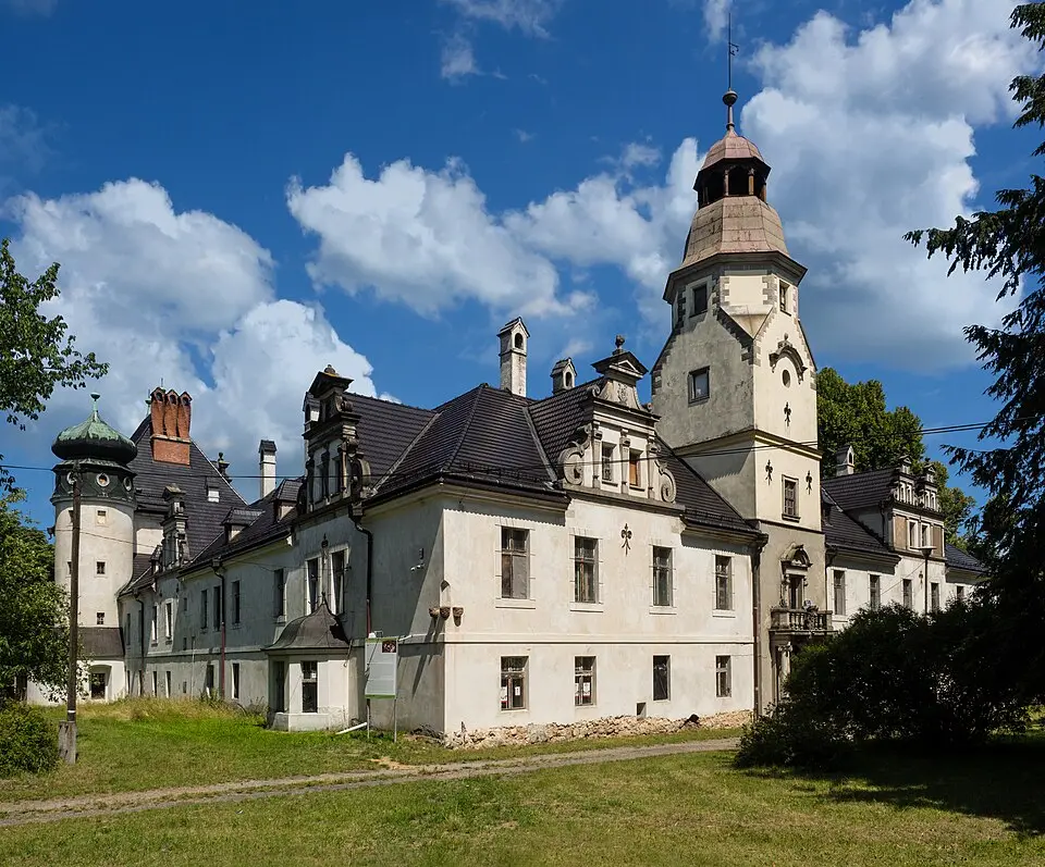 Palace in Dąbrowa