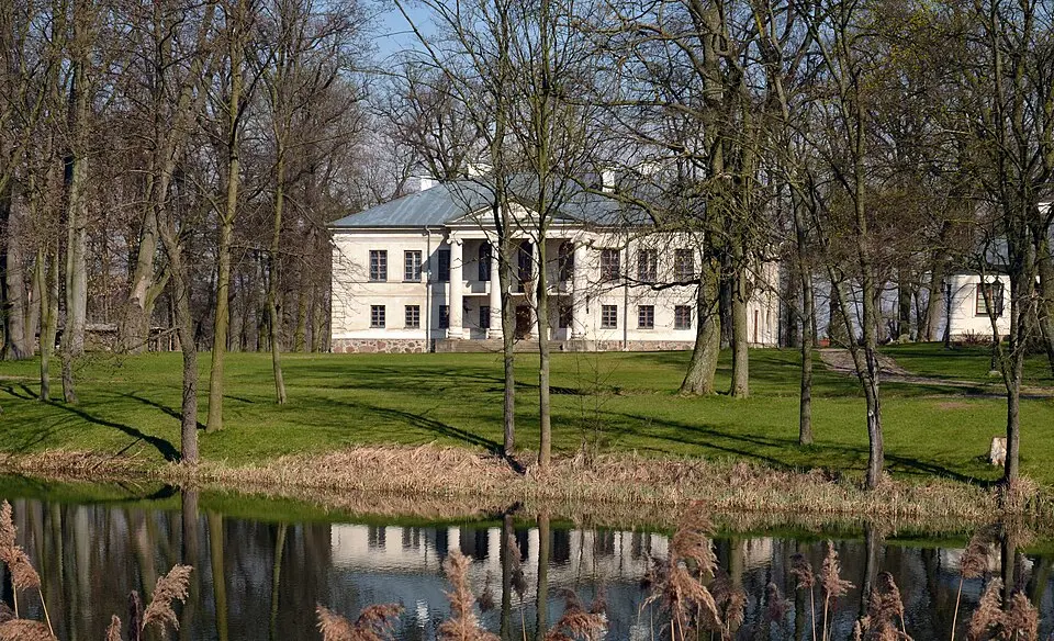 Zespół pałacowy w Długiu