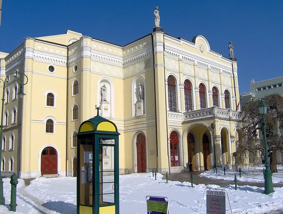 Image: User:Mathae · CC BY 2.5 Csokonai Nemzeti Színház