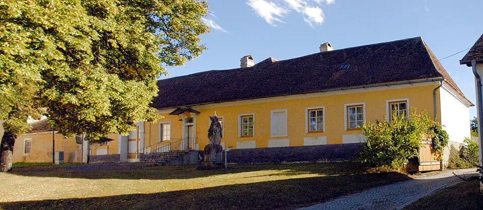Image: Manfred Kuzel (talk) · CC BY-SA 3.0 AT ehemaliger Pfarrhof