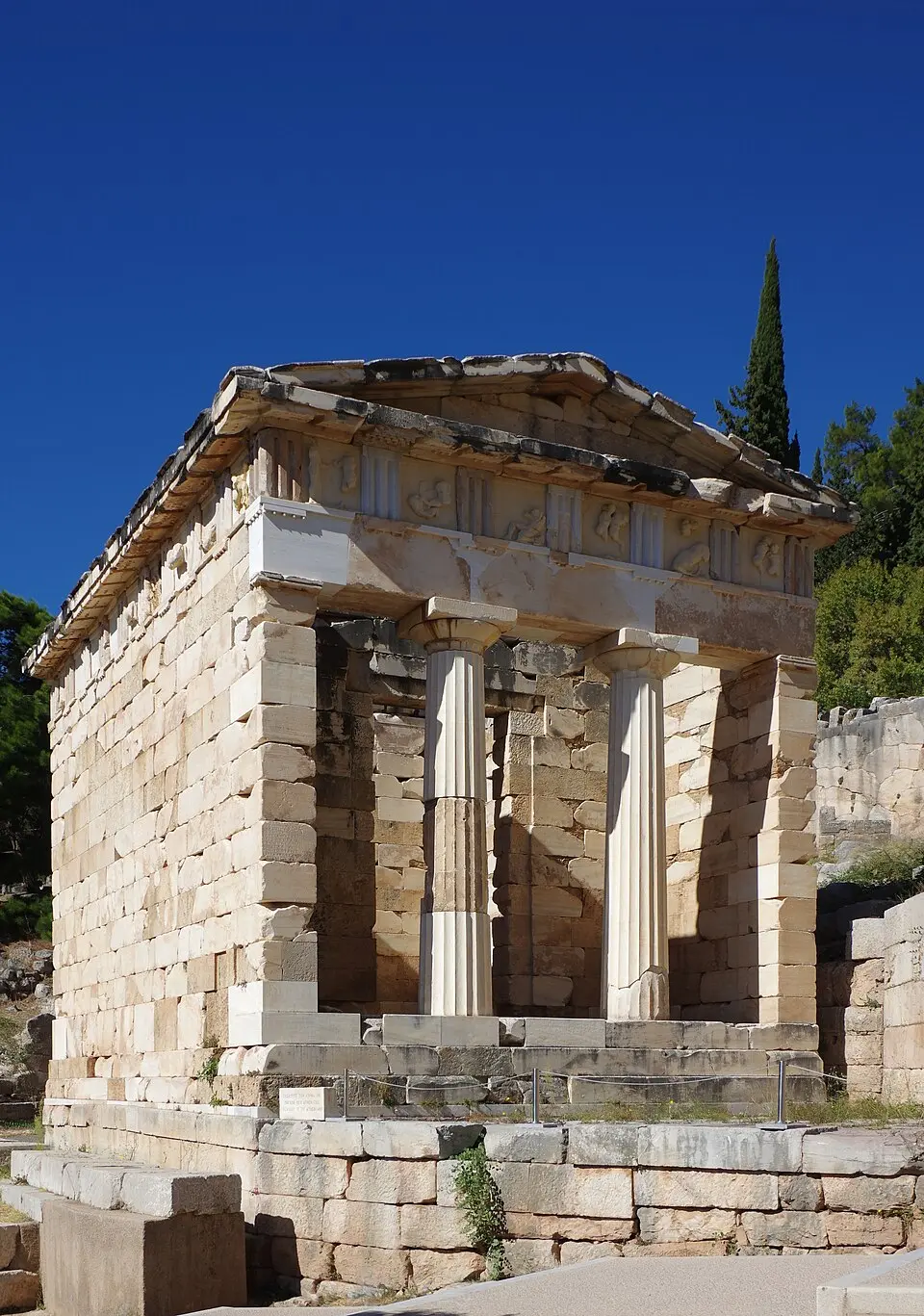 trésor des Athéniens à Delphes