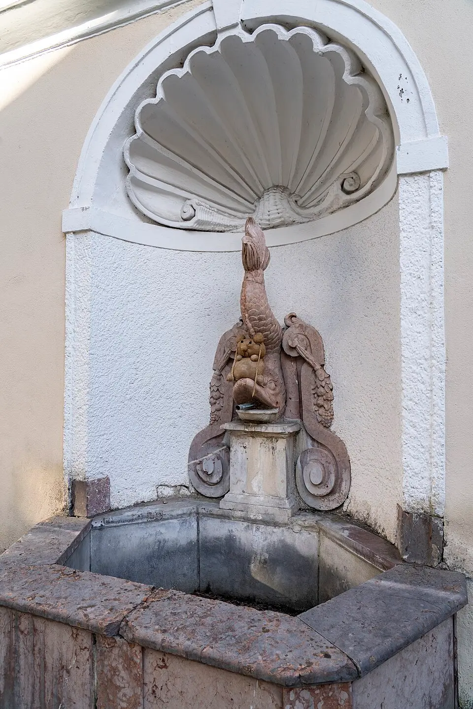 Delphinbrunnen