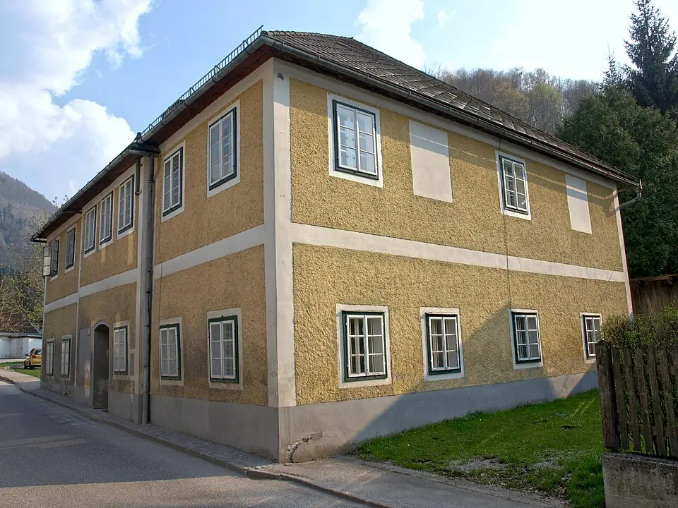 Wohnhaus (ehem. Schmiede, Eisenstraßenhaus)