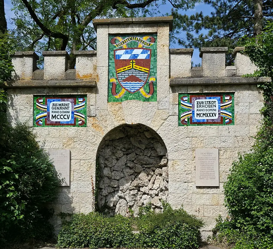 Obrázok: Ricardalovesmonuments · CC BY 4.0 Stadterhebungsdenkmal