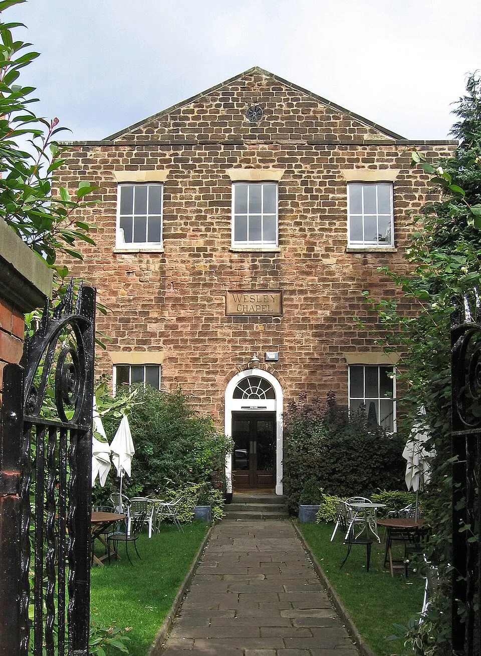 Image: Dave Bevis · CC BY-SA 2.0 Derby Baptist Chapel