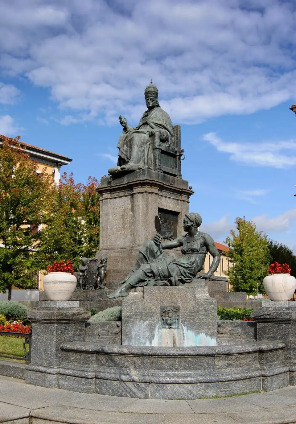 Monumento a papa Pio XI