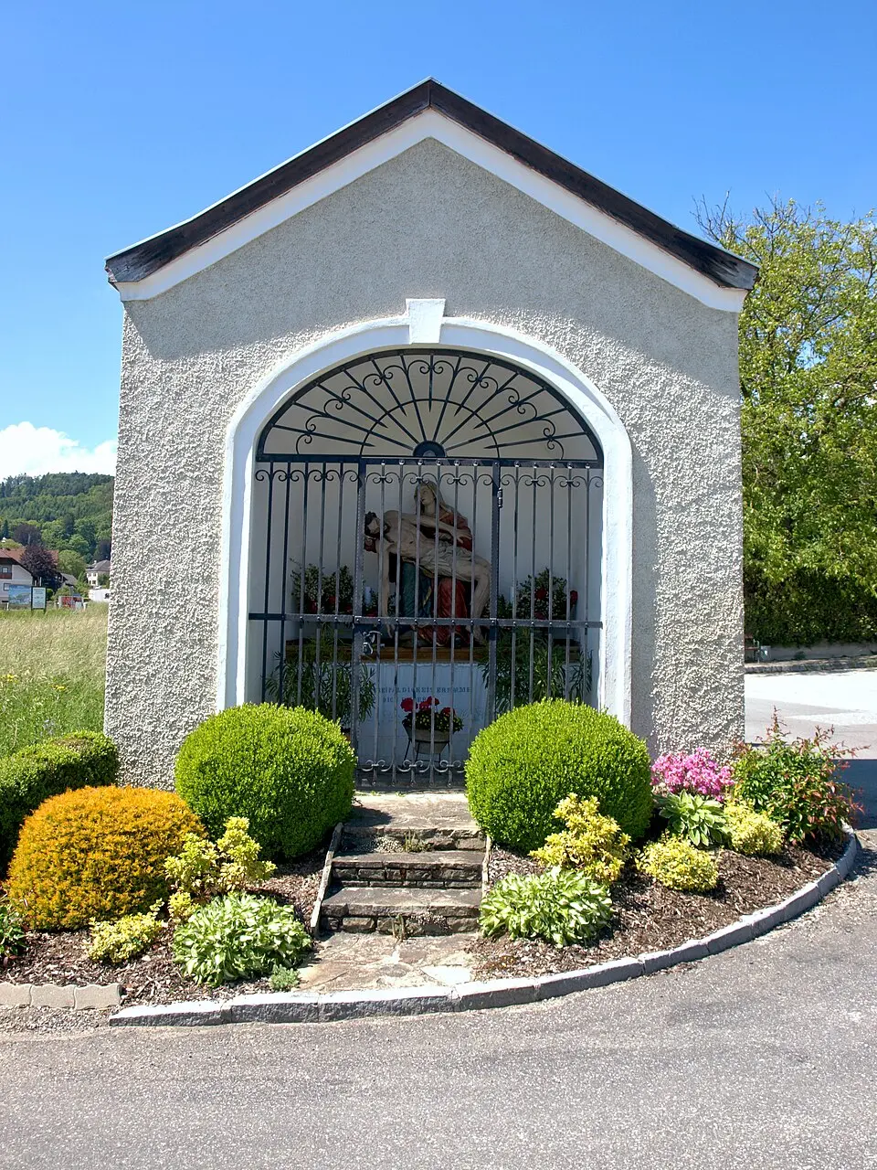 Wegkapelle mit Pietà