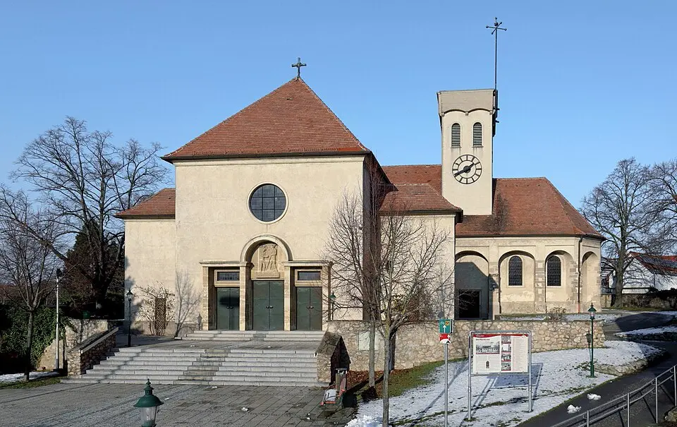 Image: C.Stadler/Bwag · CC BY-SA 4.0 Pfarrkirche Deutsch-Wagram