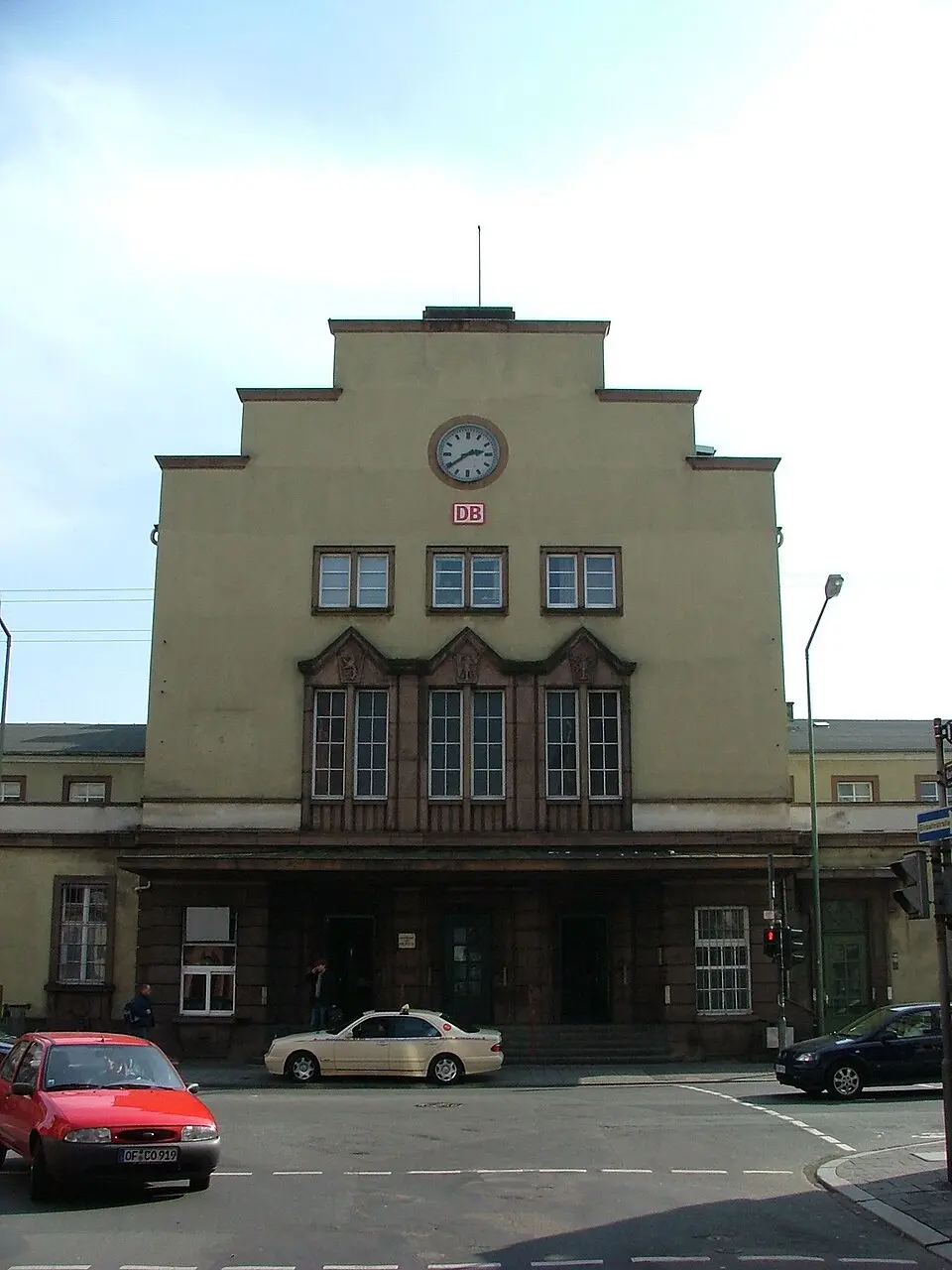 Image: diba · CC BY-SA 2.0 DE Offenbach Central Station