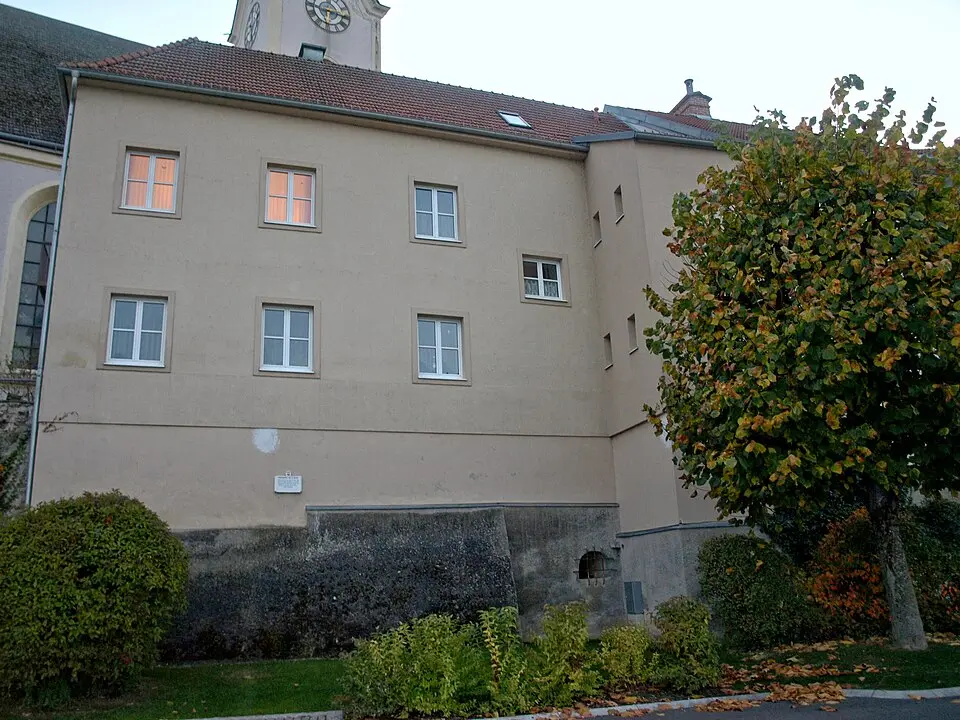 Obrázok: Grubernst (talk) · CC0 Ehem. Michaels(Barbara)kapelle , ehem. Karner