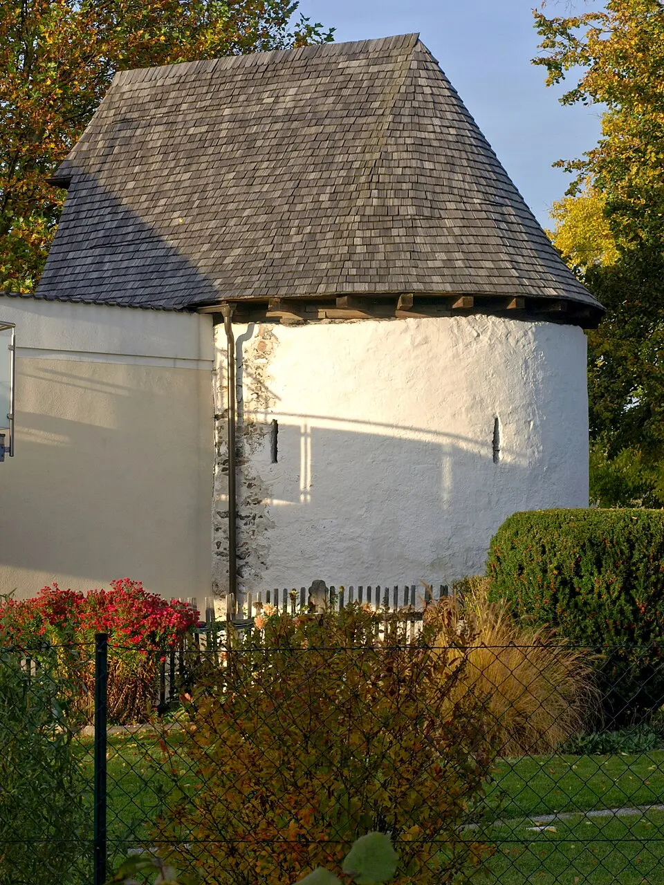 Image: Grubernst (talk) · CC0 Turm und Vorwerk