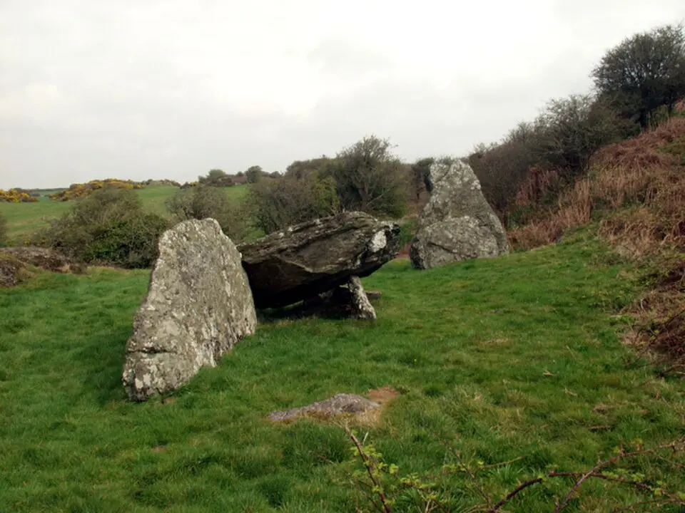 Din Dryfol Chambered Tomb