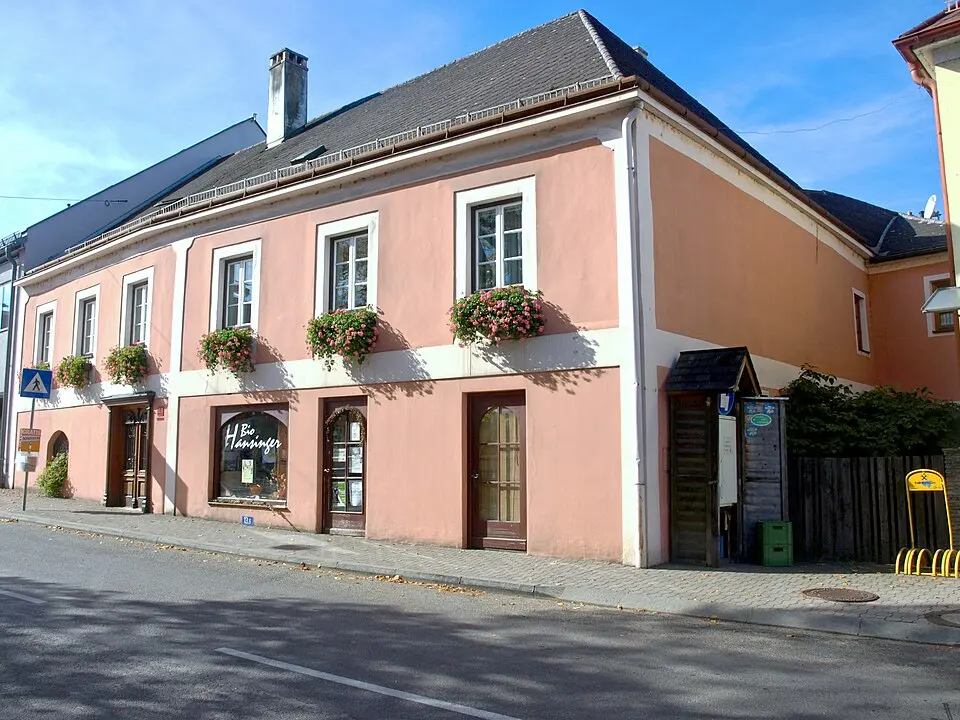 Wohn- und Geschäftshaus