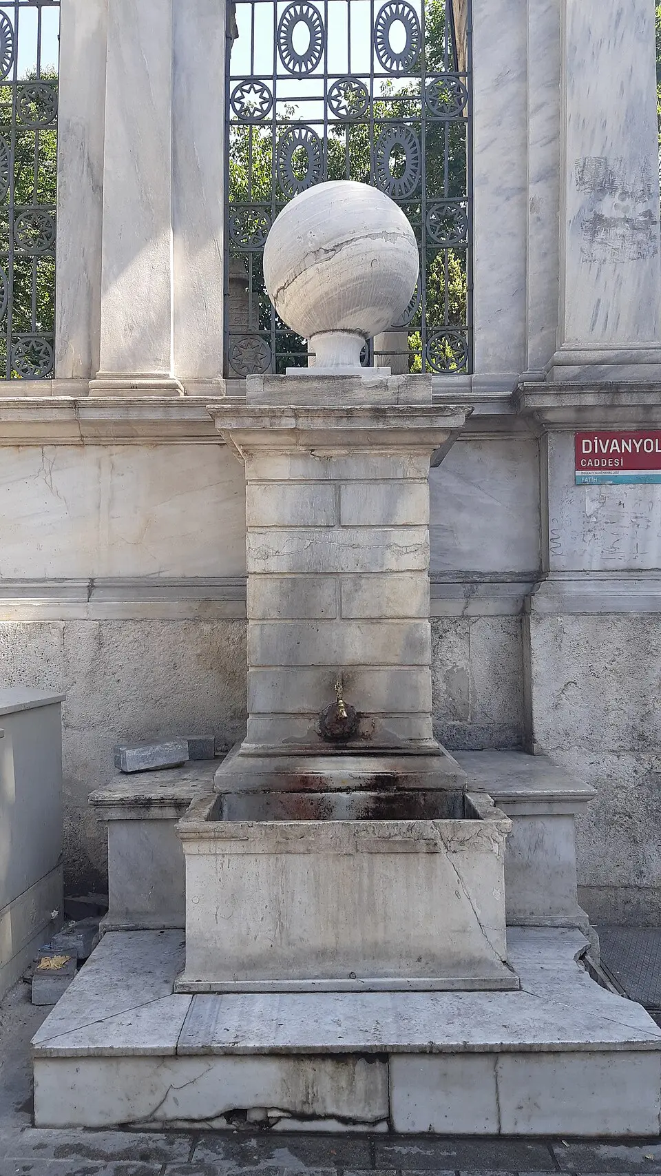 Divanyolu Fountain