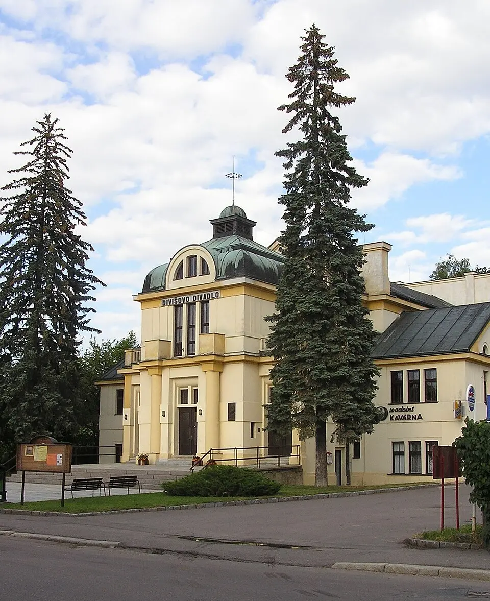 Obrázek: Bohemianroots · CC BY-SA 3.0 Divišovo divadlo