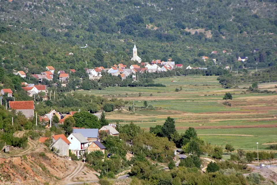 Image: Zdenka Fahr · CC BY-SA 3.0 Donji Kosinj