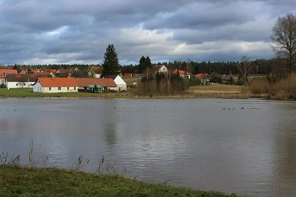 Bild: Richenza · CC BY-SA 3.0 Dlouhá Lhota
