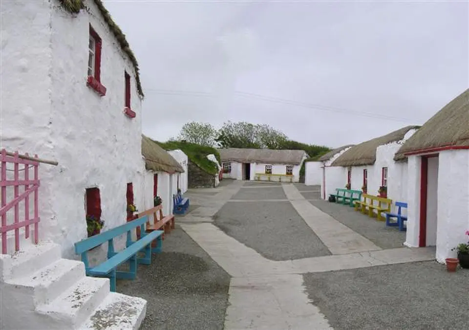 Slika: Kenneth Allen · CC BY-SA 2.0 Doagh Famine Village