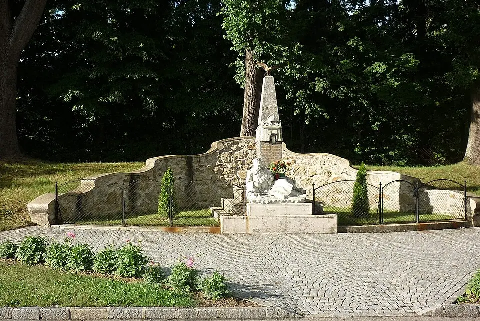Image: Fojsinek · CC BY-SA 3.0 Kriegerdenkmal