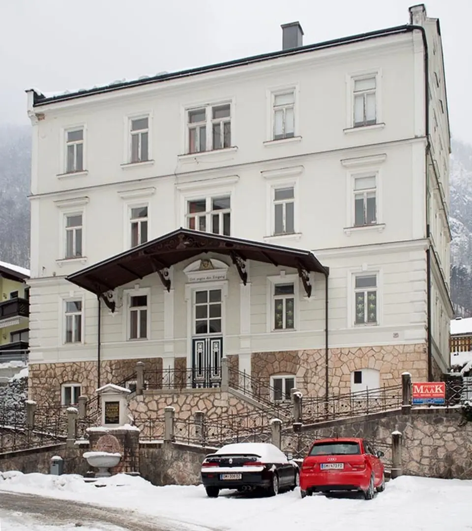 Ehem. Knaben-Volksschule/ Schule 1
