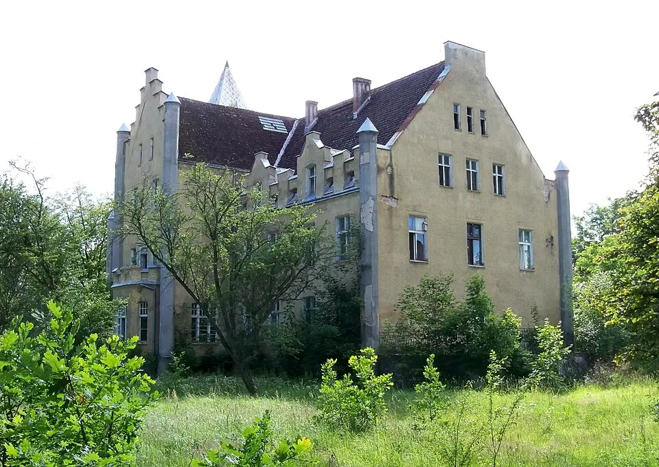 Pałac w Dobrowie