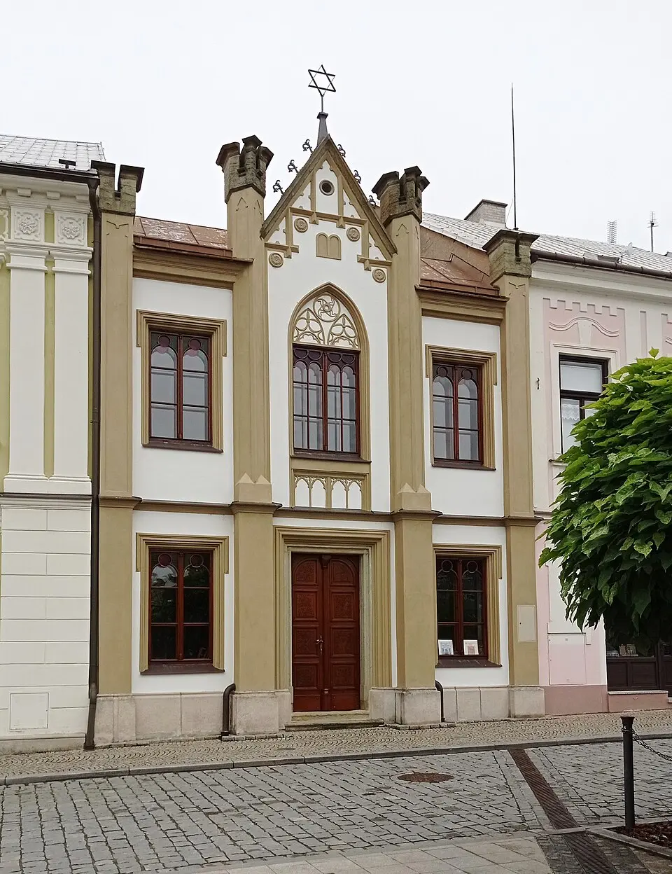 Obrázok: Czeva · CC BY-SA 4.0 synagoga v Dobrušce
