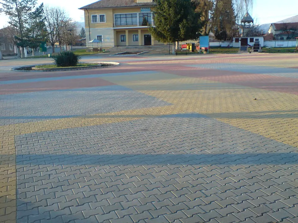 Долно Сахране