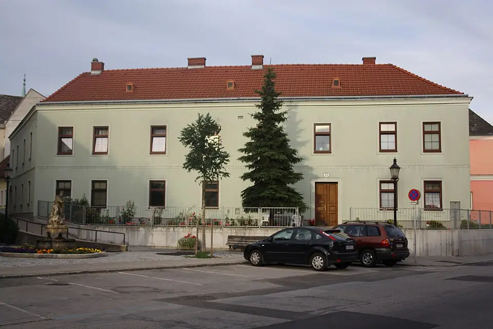 Image: Kwerdenker (talk) · CC BY-SA 3.0 AT Wohnhaus
