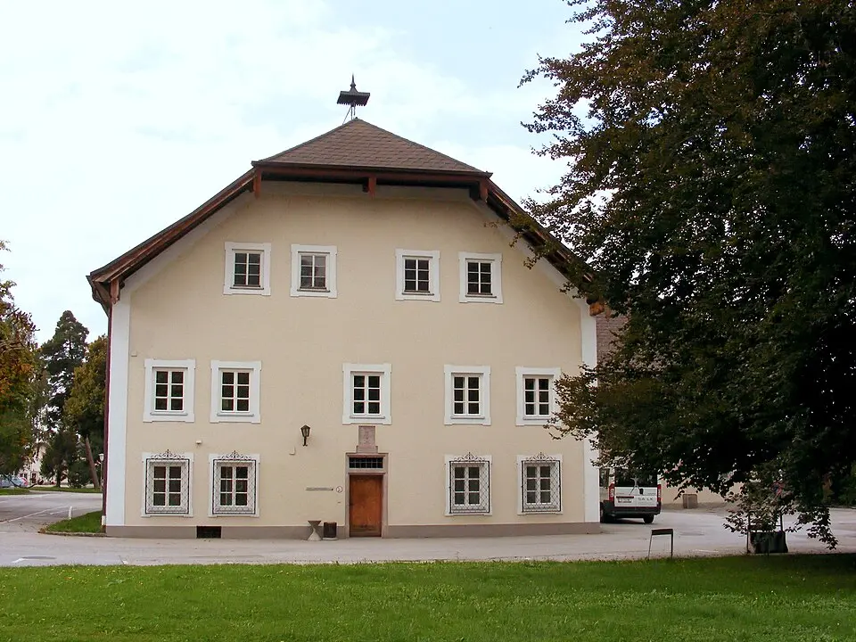 Obrázok: Eweht · CC BY-SA 3.0 AT Christian-Doppler-Klinik, Objekt 15, Lang-Wallnerhof
