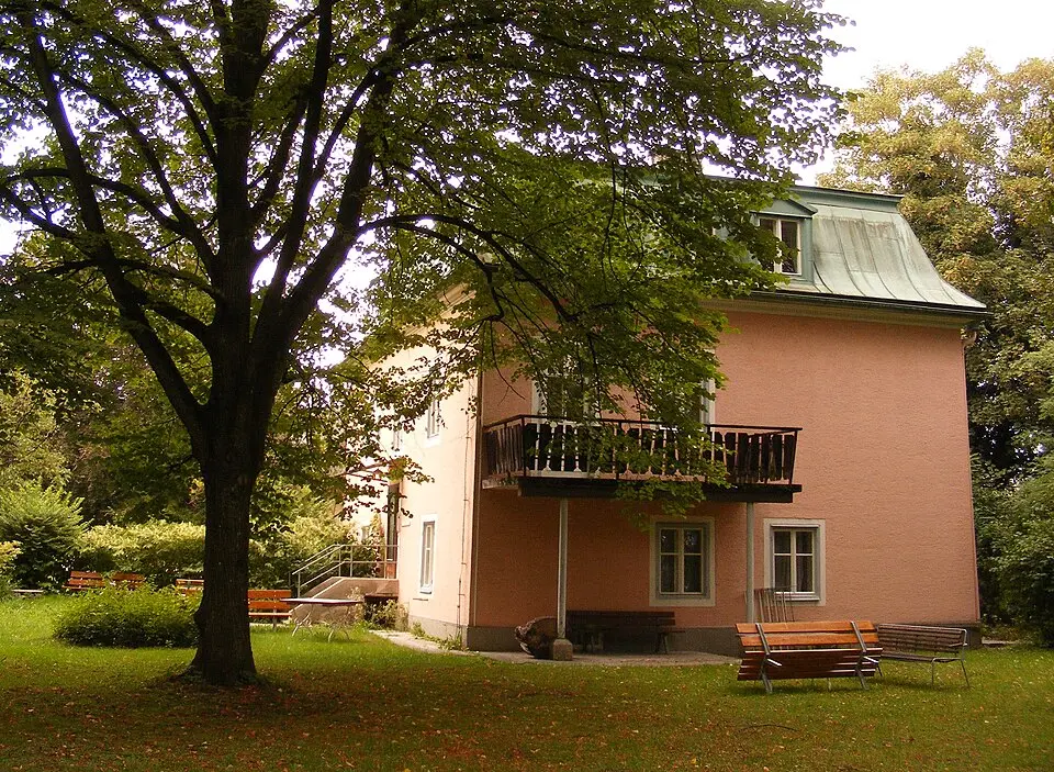 Obrázok: Eweht · CC BY-SA 3.0 AT Christian-Doppler-Klinik, Objekt 24, Villa-Fäustle