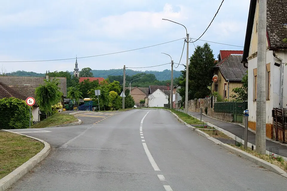 Image: Roland Puskaric · CC BY-SA 4.0 Kotlina (Kneževi Vinogradi)