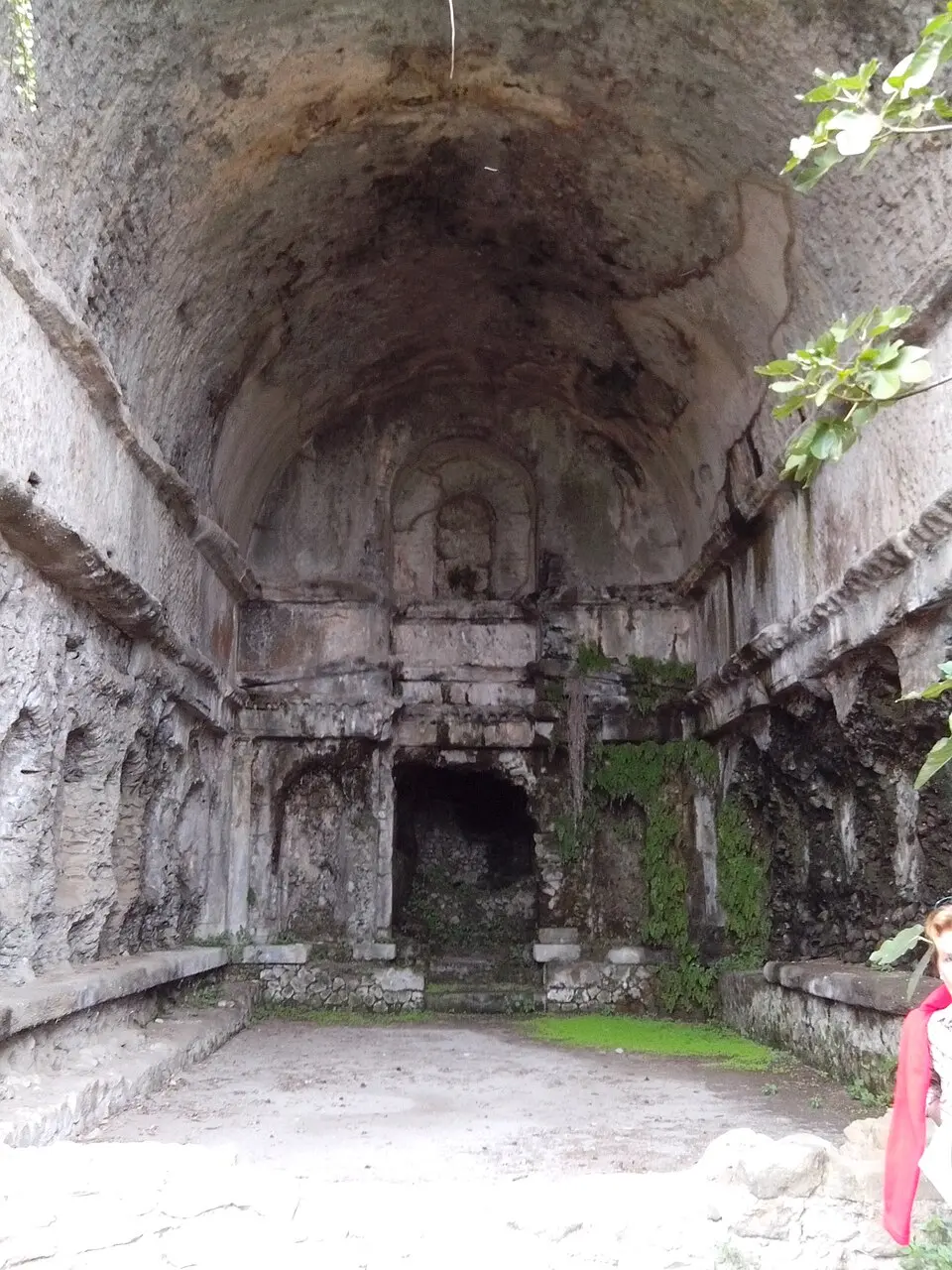 via Appia - Ninfeo dorico sul Lago, presso la casetta dei pescatori