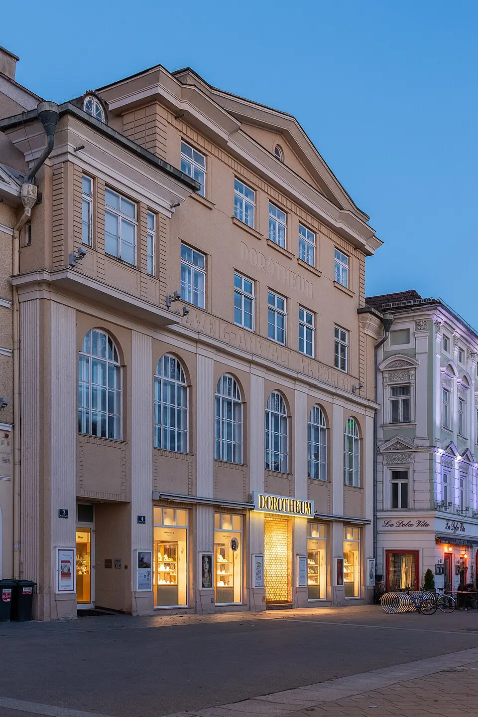 Bild: Tournasol7 · CC BY 4.0 Dorotheum Sankt Pölten