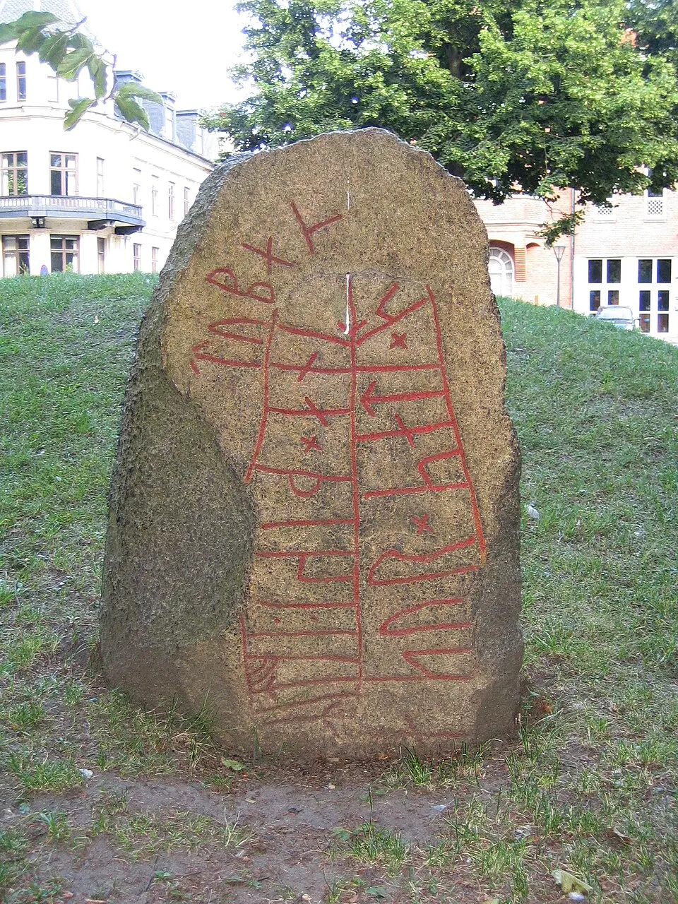Gårdstångastenen 3 - DR 331