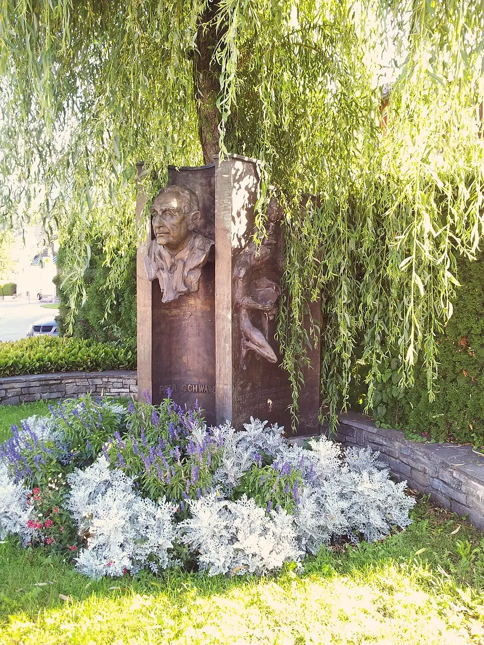 Slika: hakkensha · CC BY-SA 3.0 AT Persönlichkeitsdenkmal Dr. Schwarzkopf