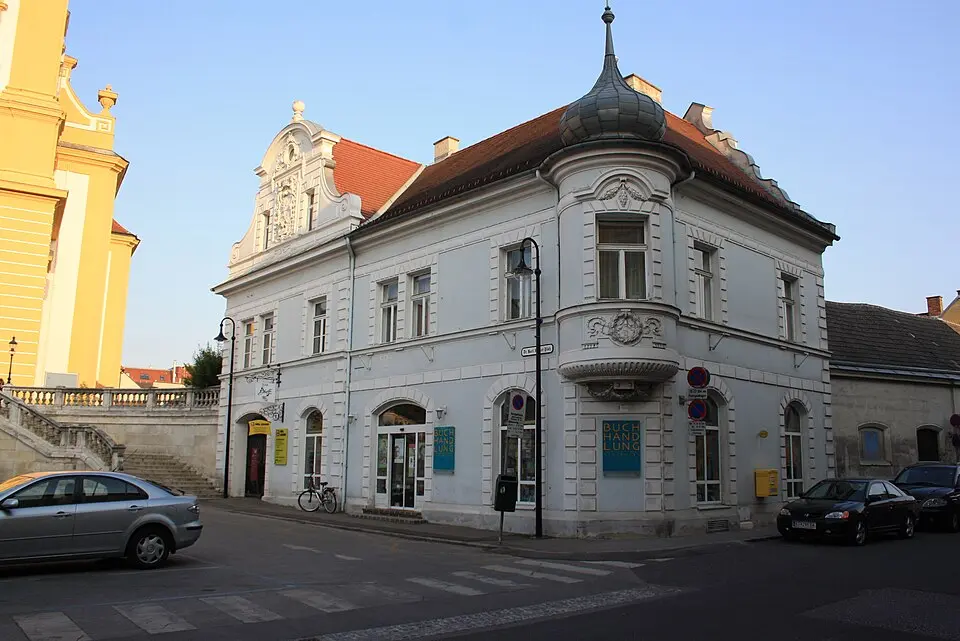 Image: Kwerdenker (talk) · CC BY-SA 3.0 AT Wohn- und Geschäftshaus