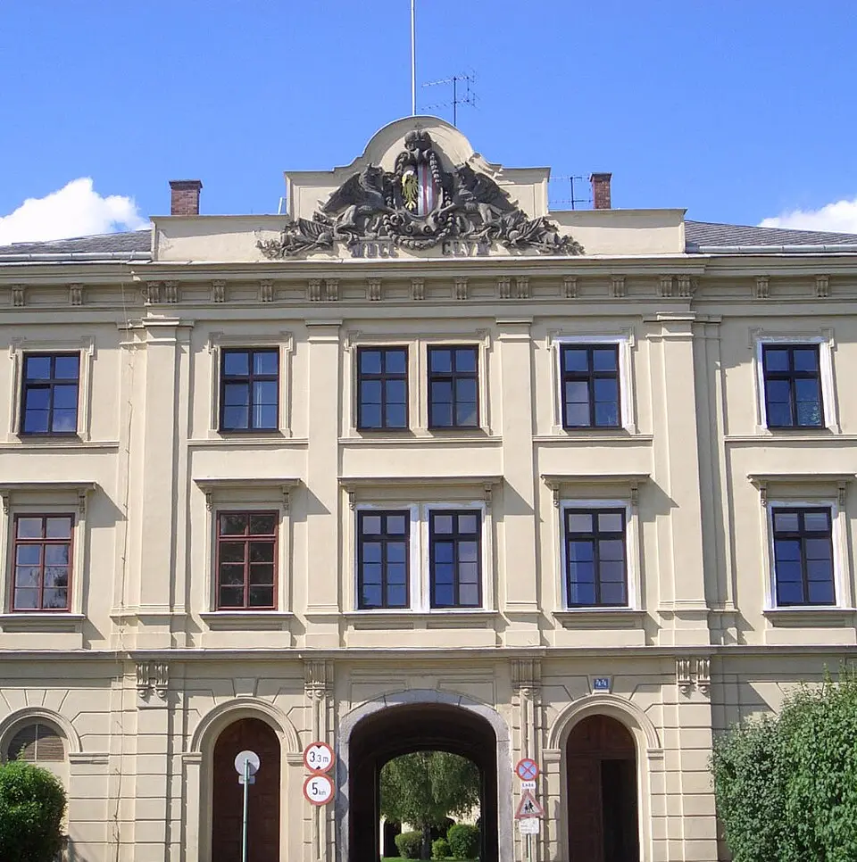 Image: de:Montag · CC BY 2.5 Dragonerkaserne Wels