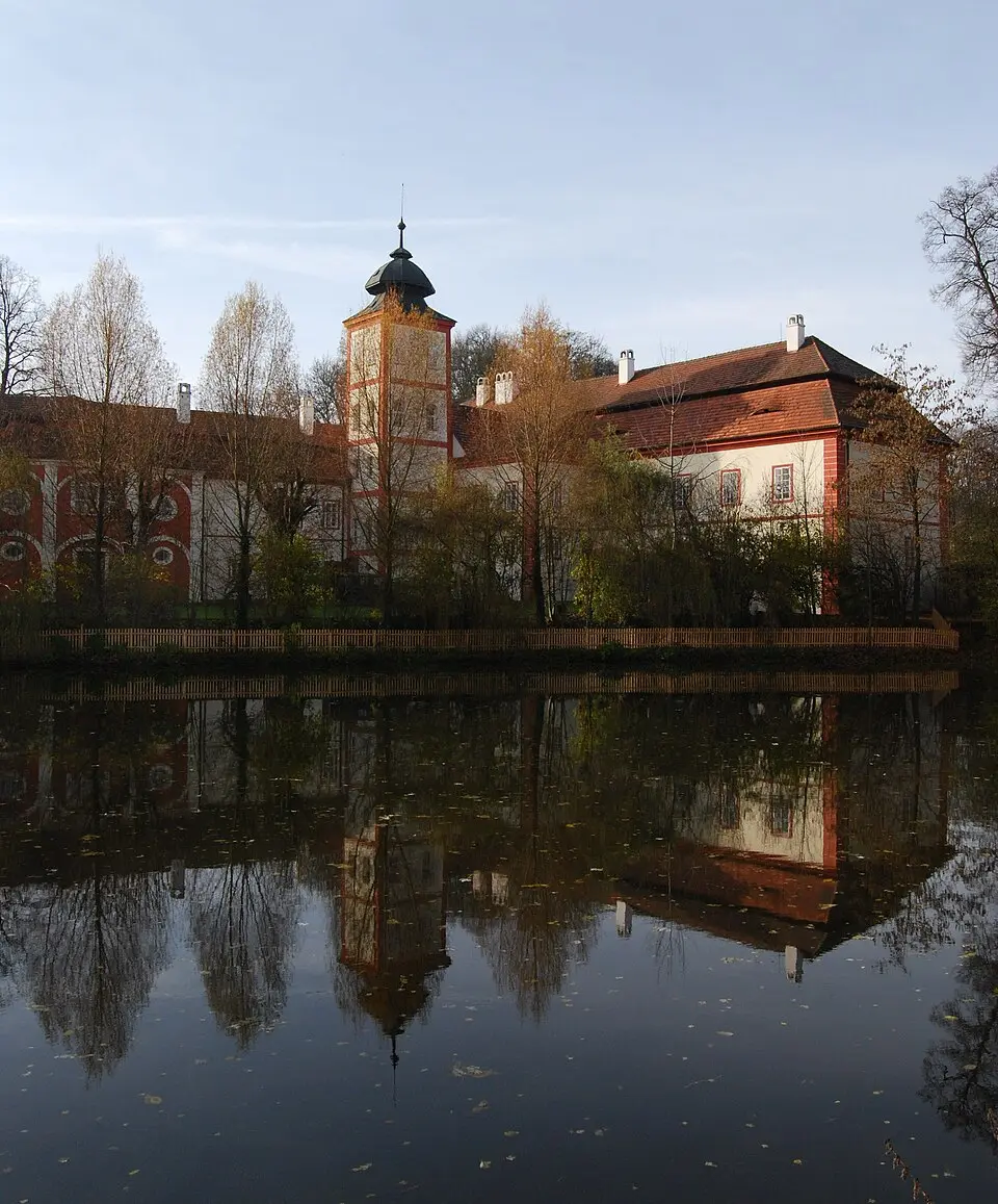 Kép: Chmee2 · CC BY-SA 3.0 zámek Drahenice