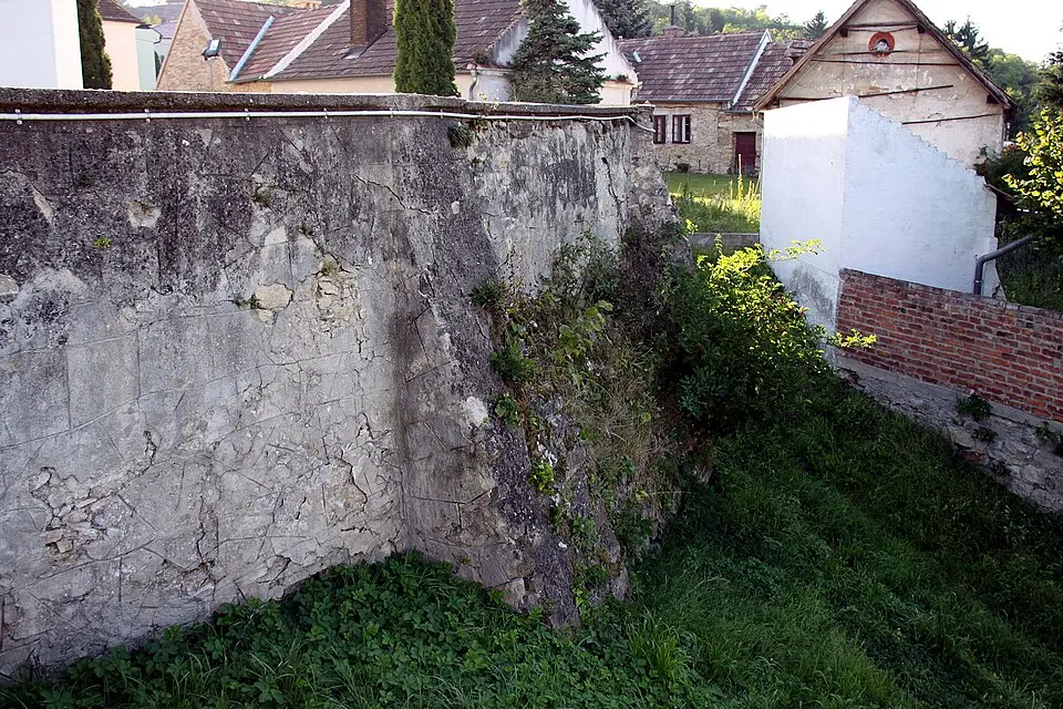 Wehrmauer, Kirchhof