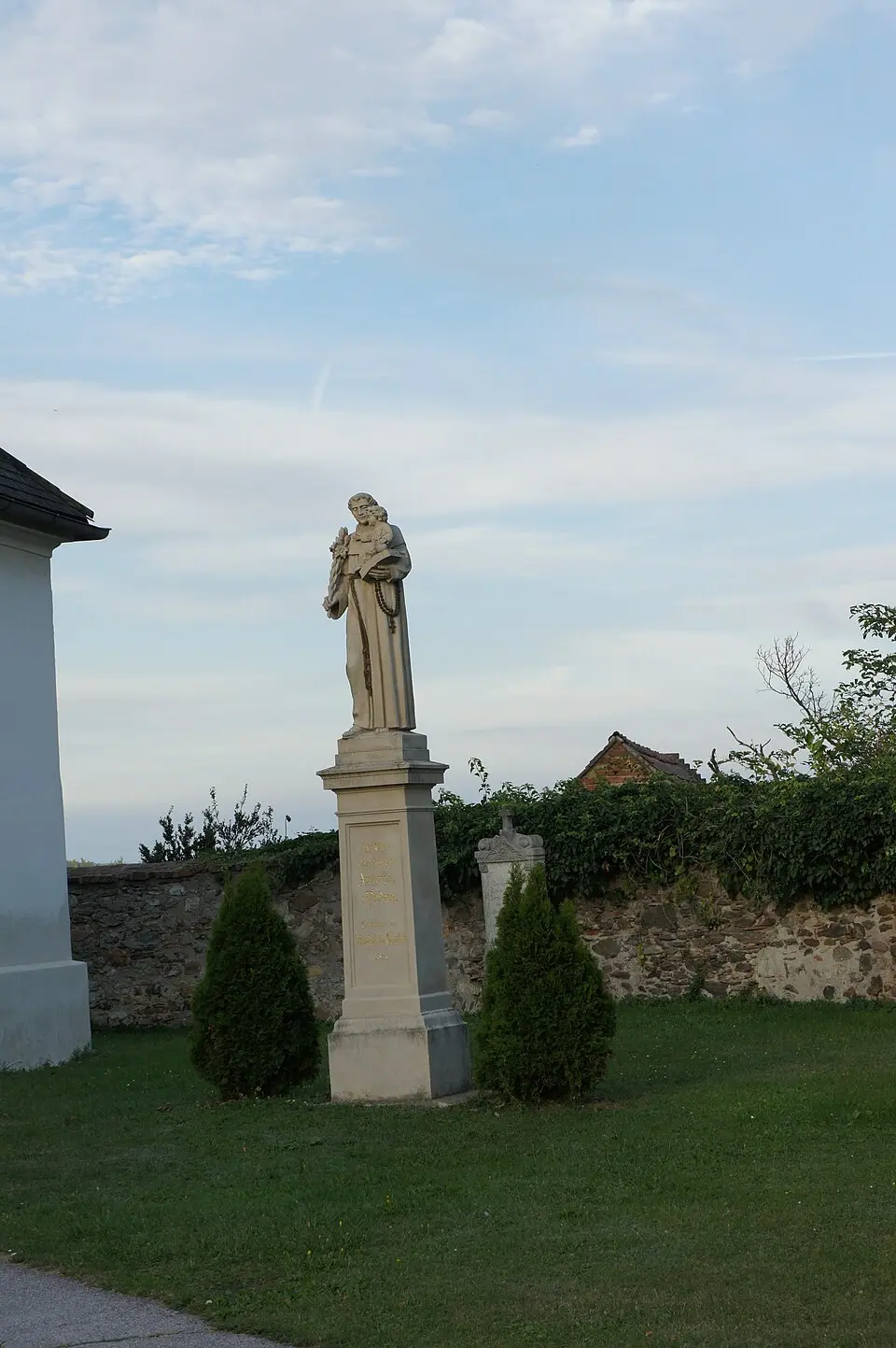 Figurenbildstock hl. Antonius im Kirchhof