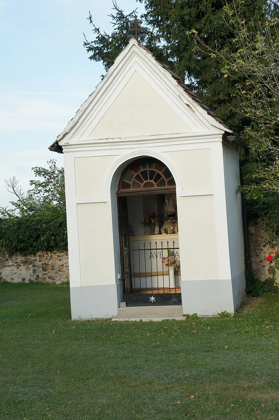 Lourdeskapelle im Kirchhof