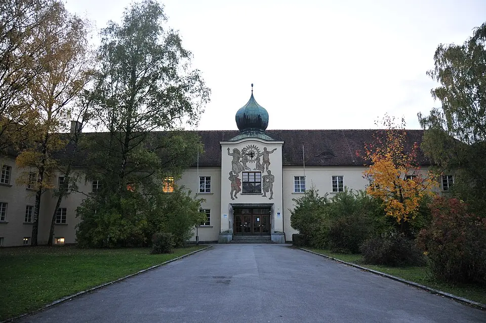 Image: FranzOvilava (talk) · CC BY 3.0 Volksschule 8, 9 Vogelweide