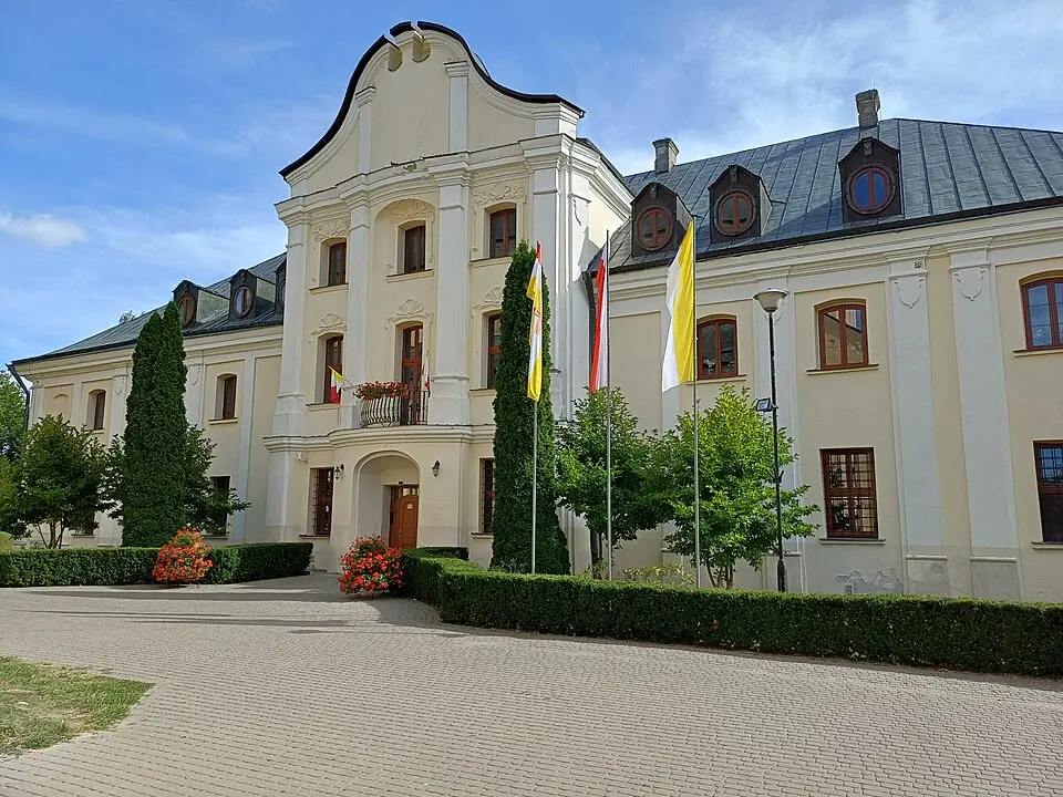 Klasztor, ob. kuria biskupia