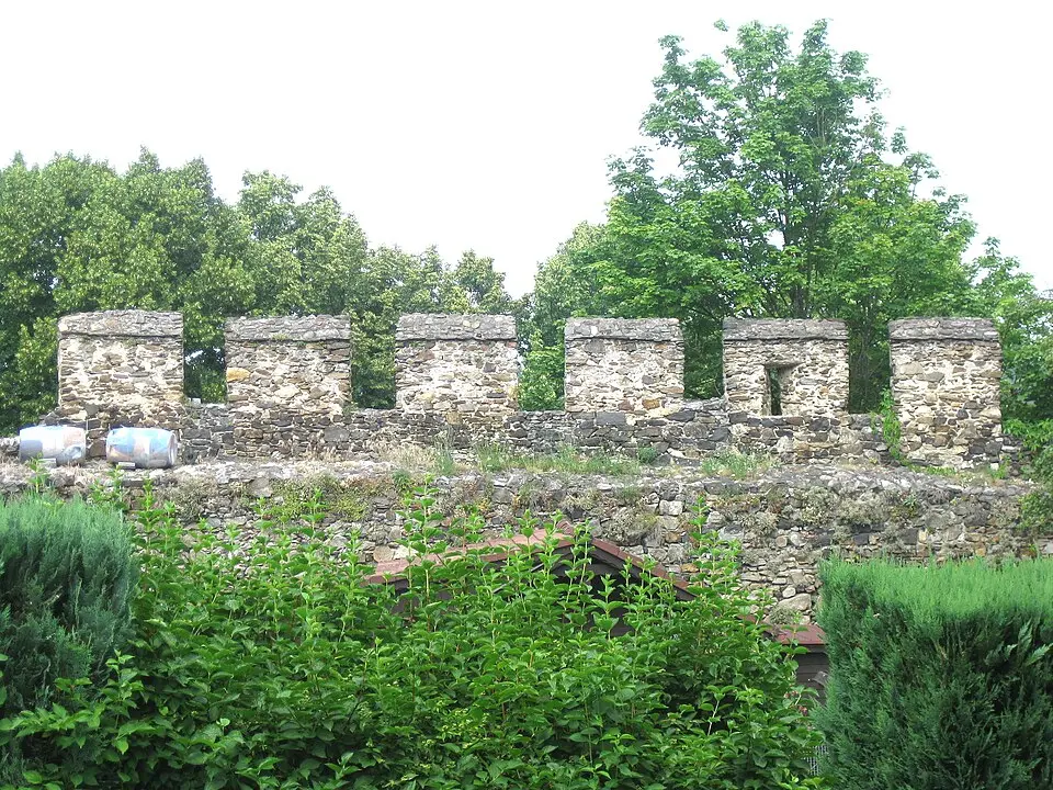 Befestigungsanlage, Hauptmauer mit Türmen