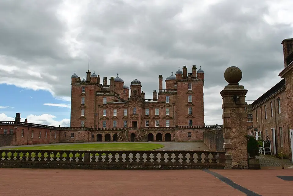 Drumlanrig Castle