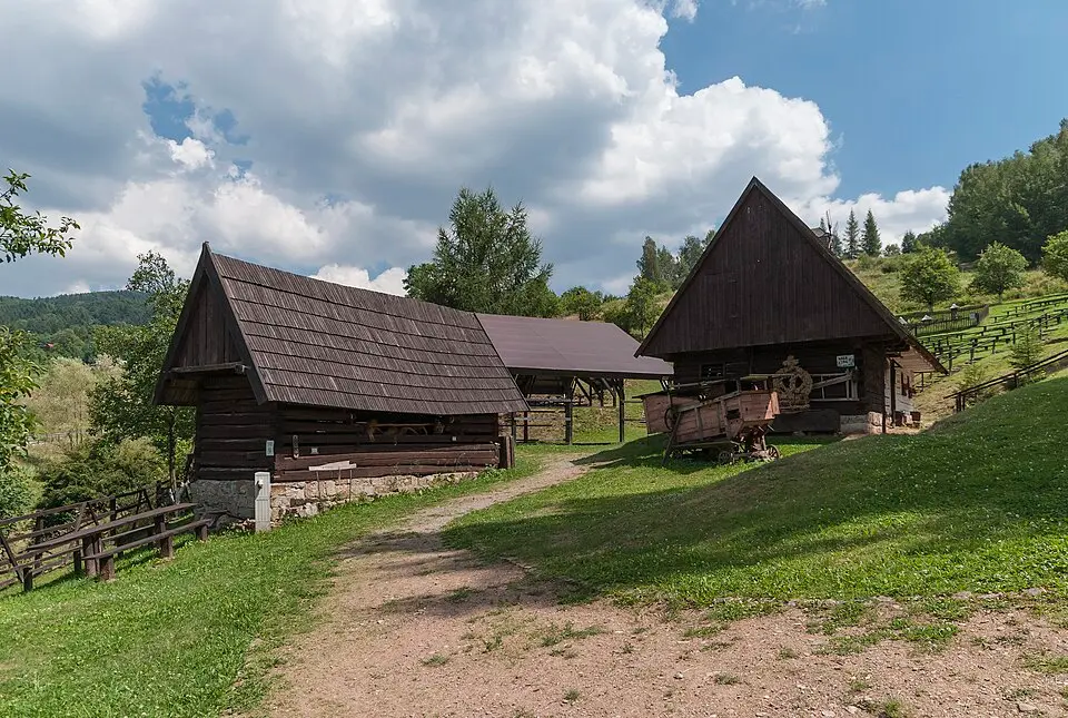 Immagine: Jacek Halicki · CC BY-SA 3.0 PL Muzeum Kultury Ludowej Pogórza Sudeckiego w Kudowie-Zdroju