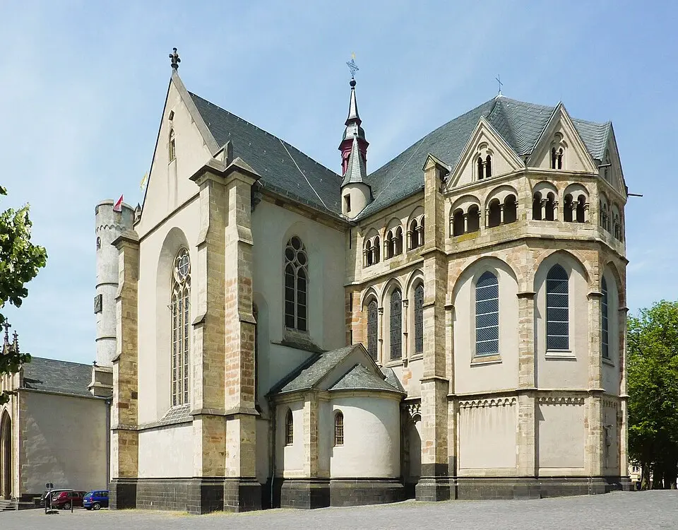Obrázek: Chris06 · CC BY-SA 3.0 Stiftskirche St. Martin und St. Severus