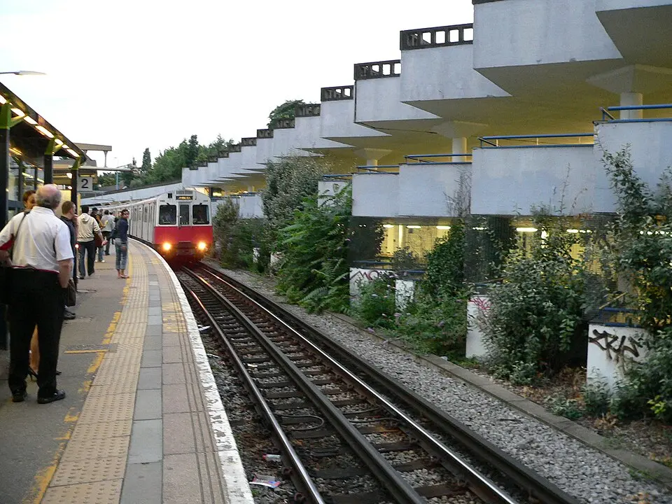 Gunnersbury station